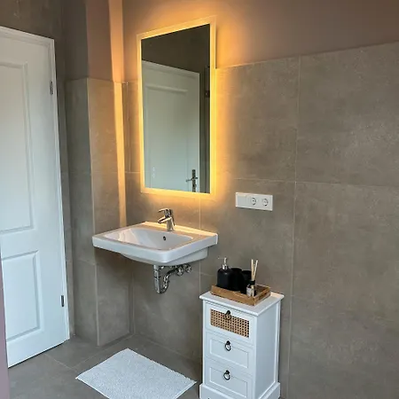 Uferresidenz - Altbau-charme & Komfort Am Wasser